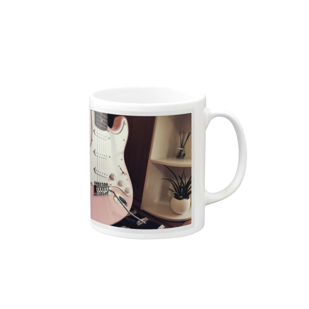 🌸KANABUN/11♂10♀11ヶ月♀🌸のインテリアギター Mug :right side of the handle