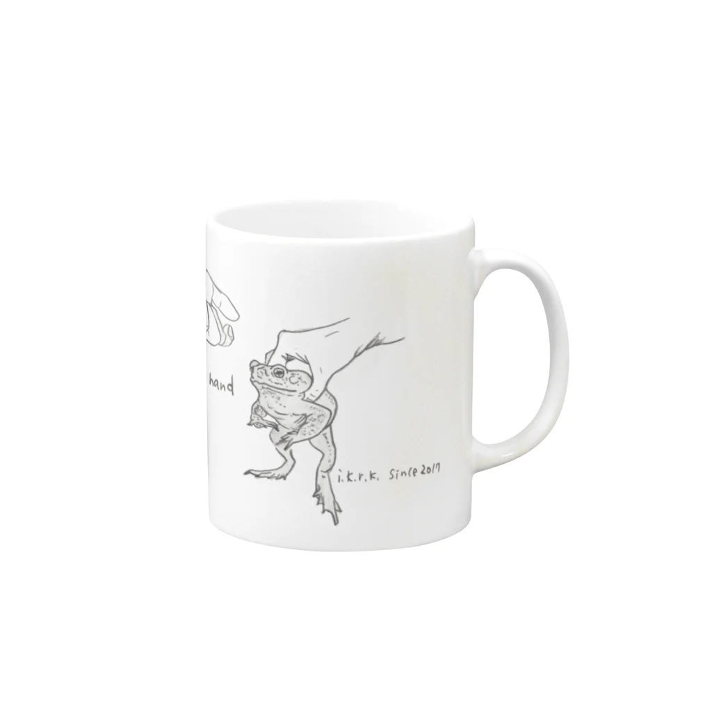 しまのなかまfromIRIOMOTEの越境企画【2020いえもにあ】捕まえられたかえる1 Mug :right side of the handle