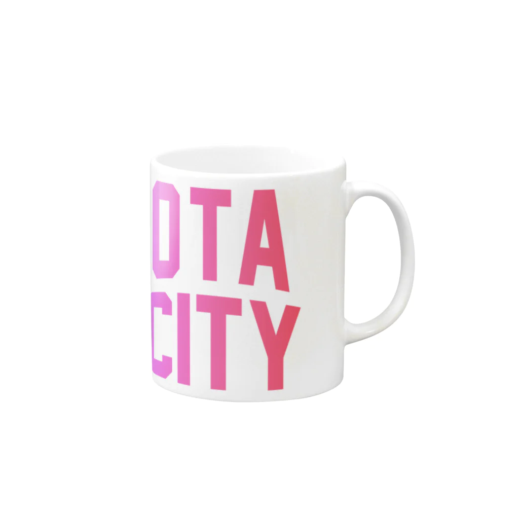 JIMOTOE Wear Local Japanの太田市 OTA CITY ロゴピンク Mug :right side of the handle