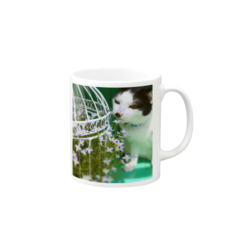 アトリエねこまどのうーちゃんと花 Mug :right side of the handle