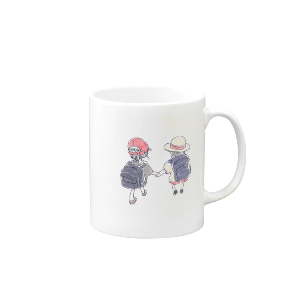 浅山しおん（ハリネズミのソフィー）のオリジナル　手を繋いで歩く幼い二人の女の子 Mug :right side of the handle