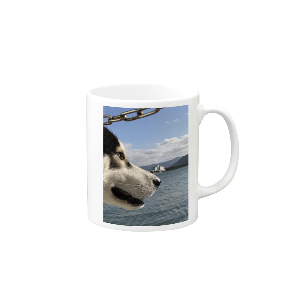 Husky'S Herb Gardenの海を見るハスキー Mug :right side of the handle