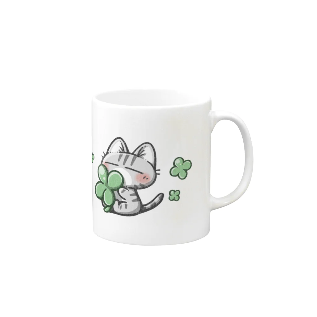 ねこ猫屋さんのキジトラ猫さんとクローバー Mug :right side of the handle