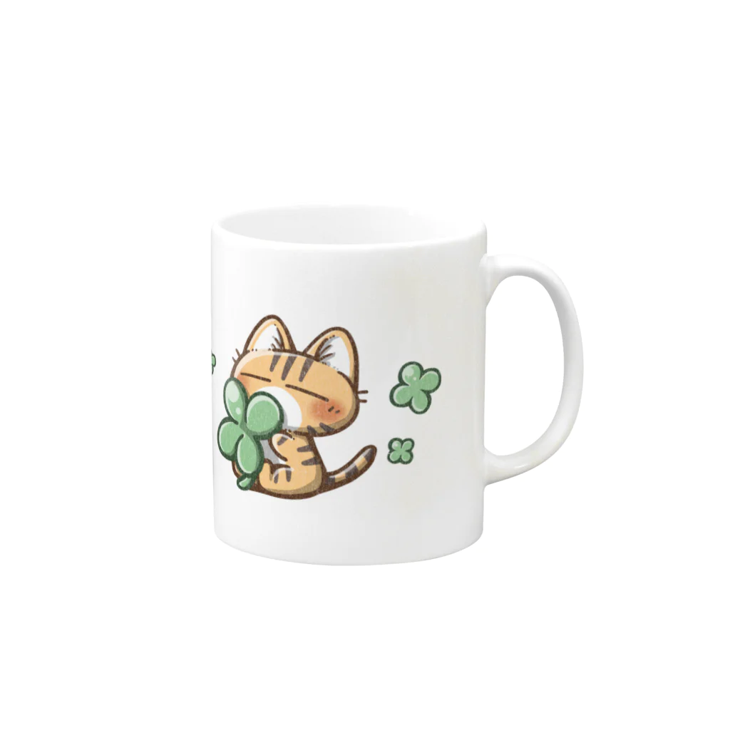 ねこ猫屋さんの茶トラ猫さんとクローバー Mug :right side of the handle