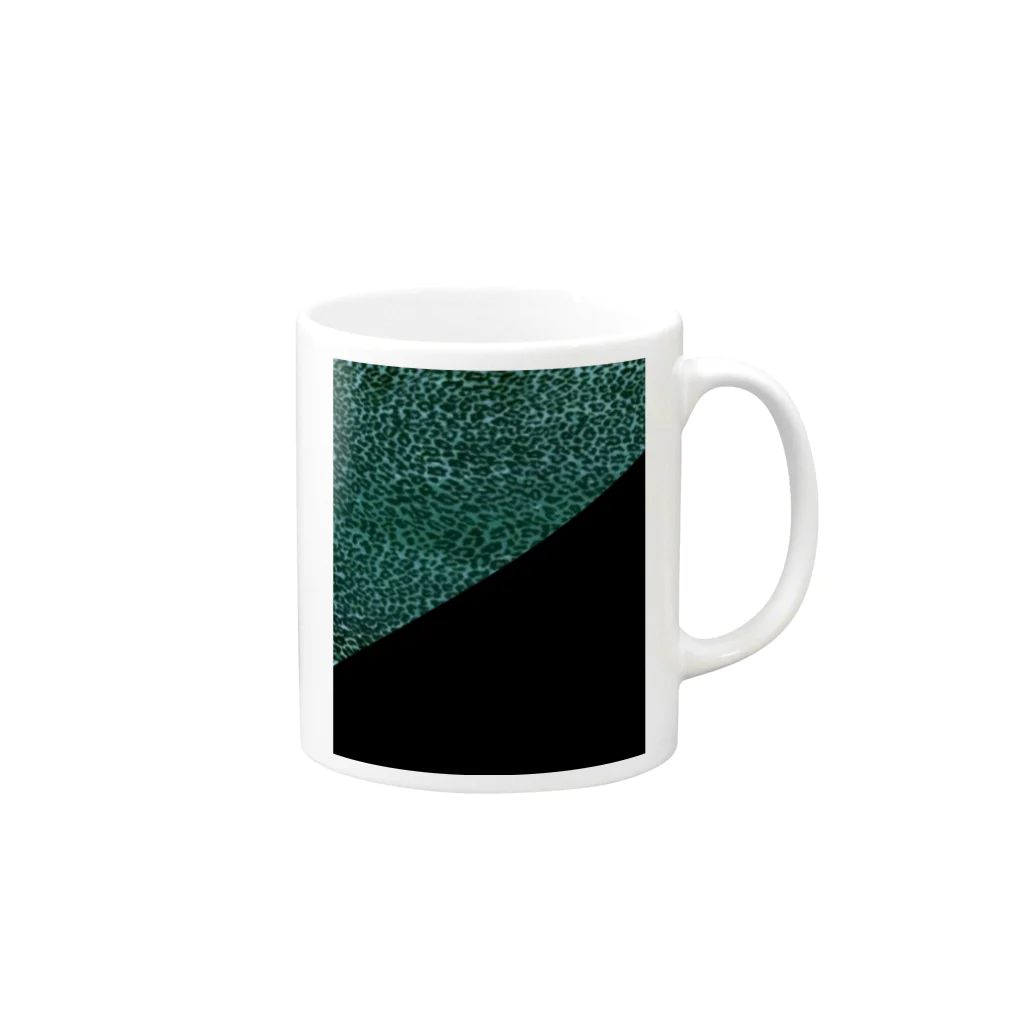 F-rush(フラッシュ)のヒョウ柄青緑×ブラック Mug :right side of the handle
