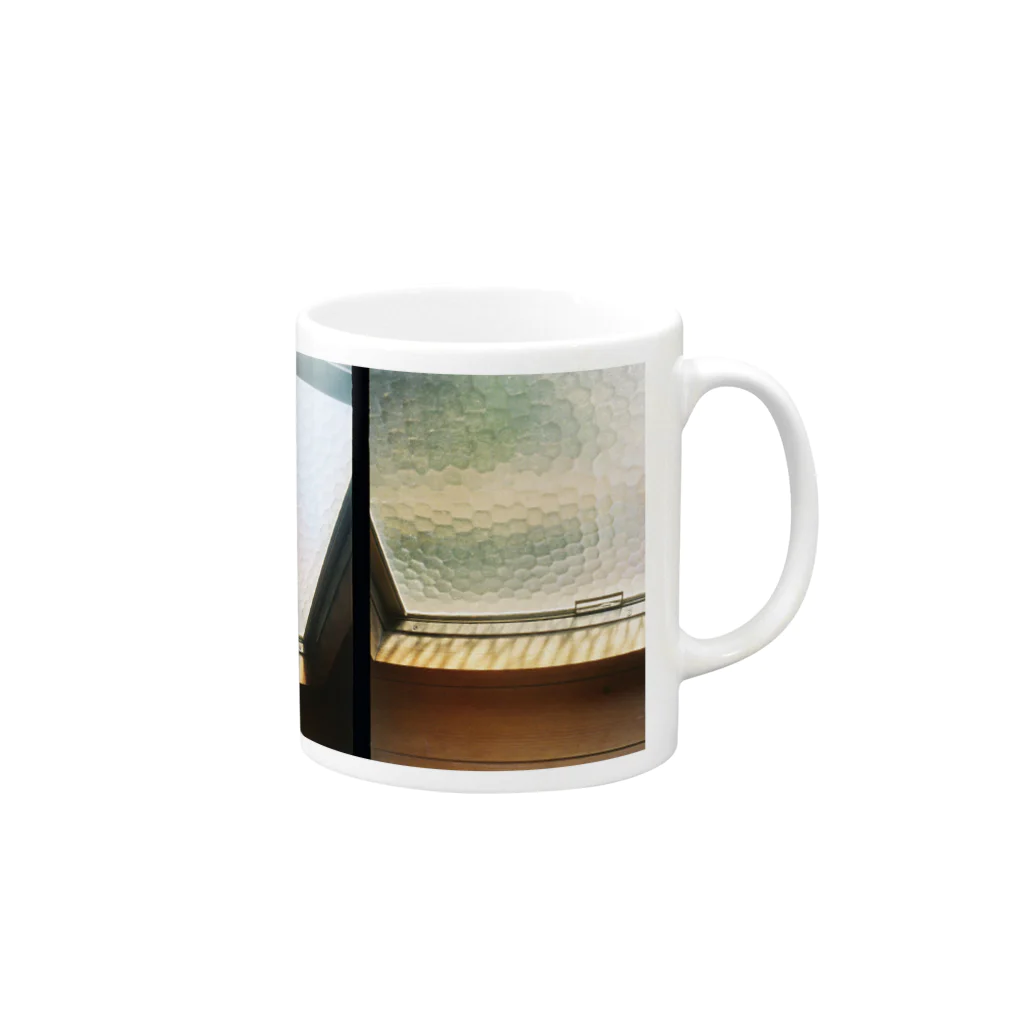 にゃにゃまるのまどべでいのる Mug :right side of the handle