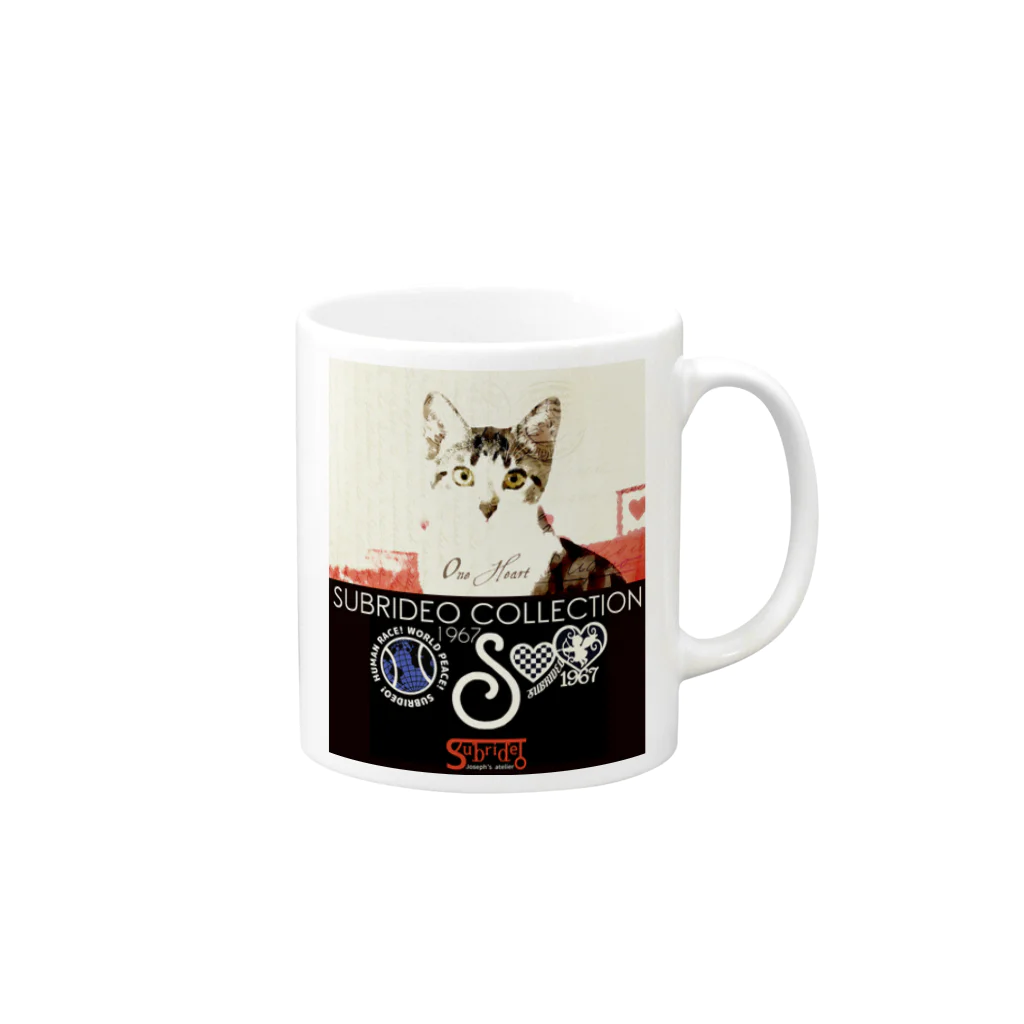 スブリデオの猫と目があう。 Mug :right side of the handle