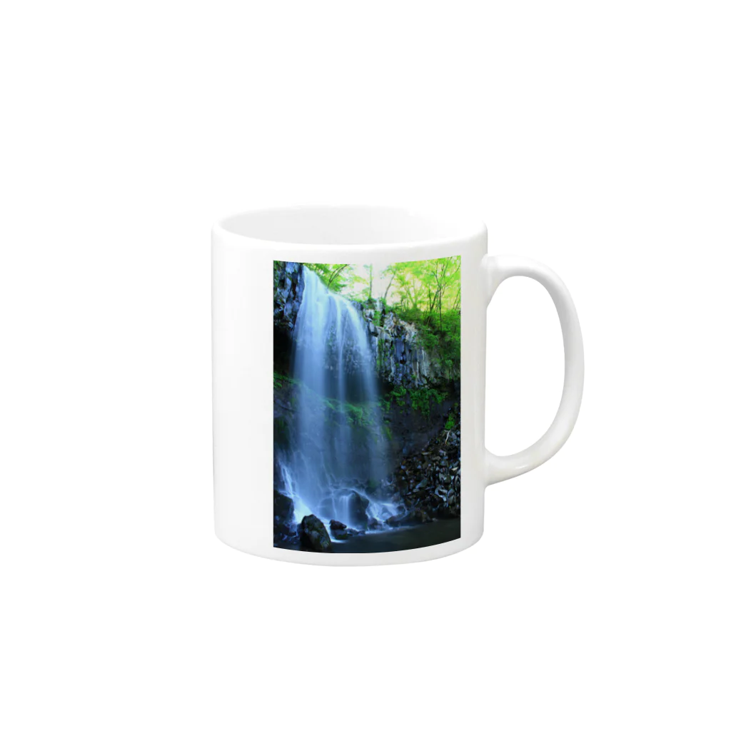 Toshiaki Sakuraiの夏の滝 Mug :right side of the handle