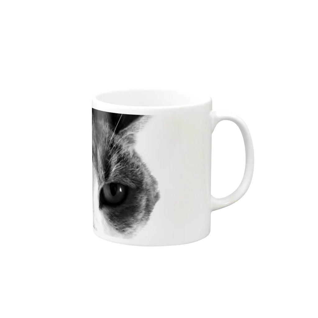 JUKE ROOMの猫目 Mug :right side of the handle