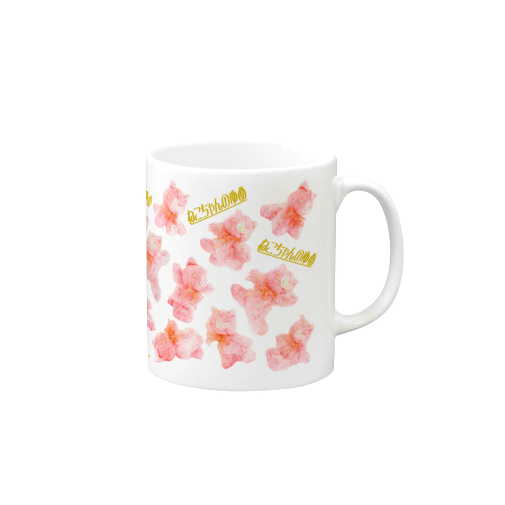 ショートアニメ『ねこちゃんのゆめ』OFFICIAL ONLINE STOREのねこちゃん総柄マグカップ Mug :right side of the handle