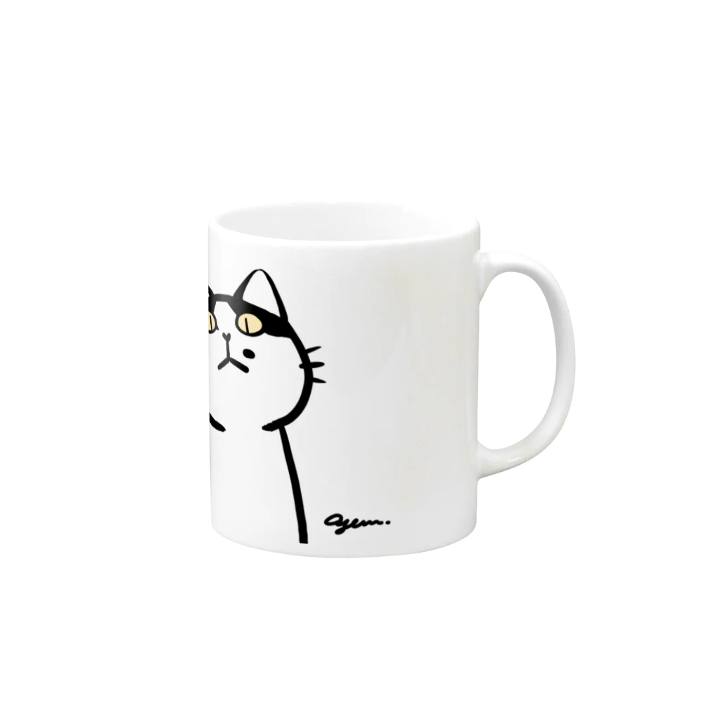 サカドの牛柄猫 Mug :right side of the handle