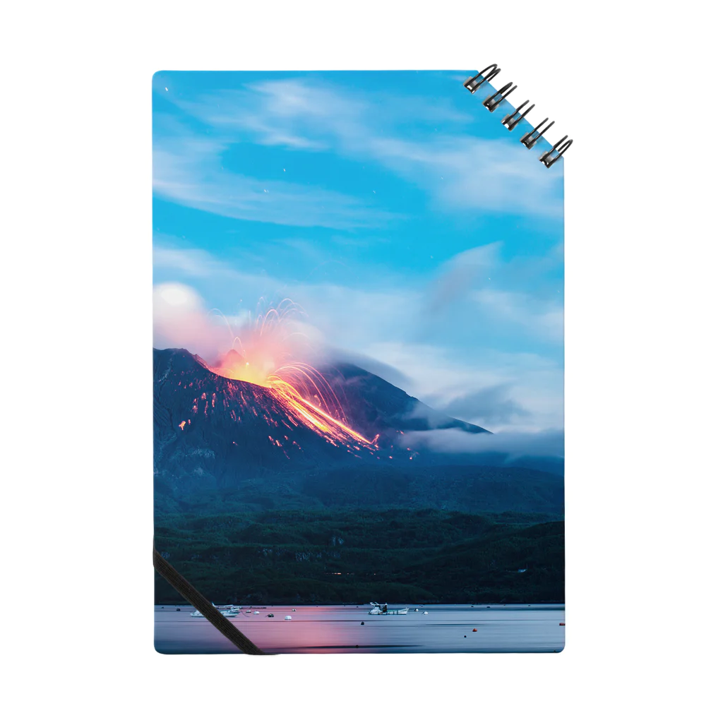 LUZ ORACEL FILMSのSakurajima Volcano Morning Notebook