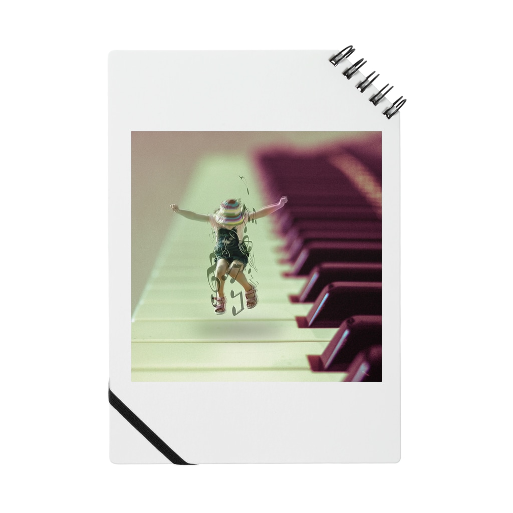 SATOWEB.designのピアノの上で踊る子供の女の子 Notebook