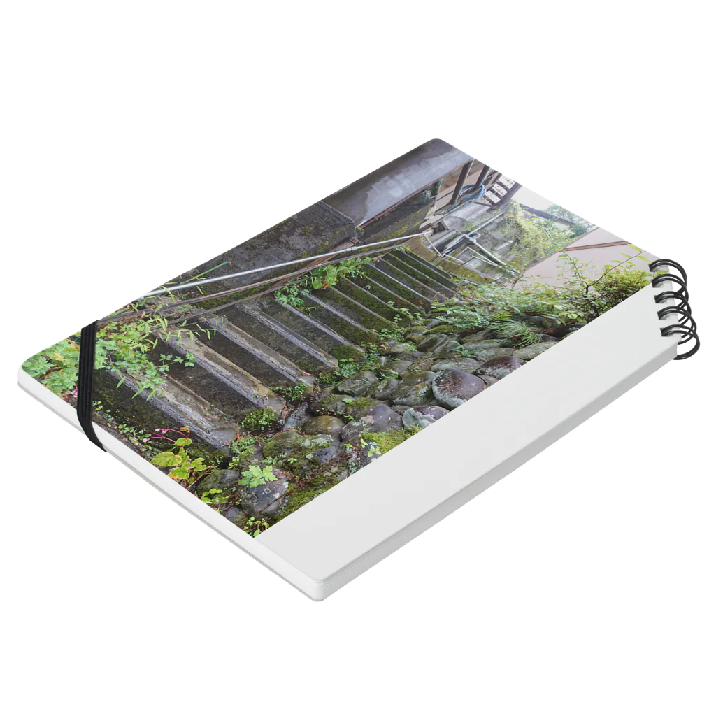 路地と廃墟と緑の階段 Notebook :placed flat