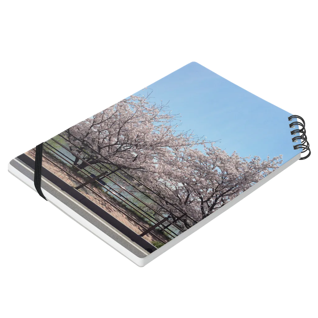 えのもと ともかの桜を連れて出かける Notebook :placed flat