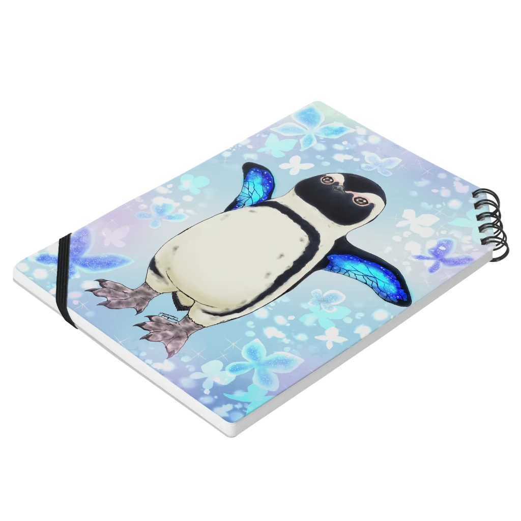 ヤママユ(ヤママユ・ペンギイナ)のケープペンギン「ちょうちょ追っかけてたの」(Blue) Notebook :placed flat