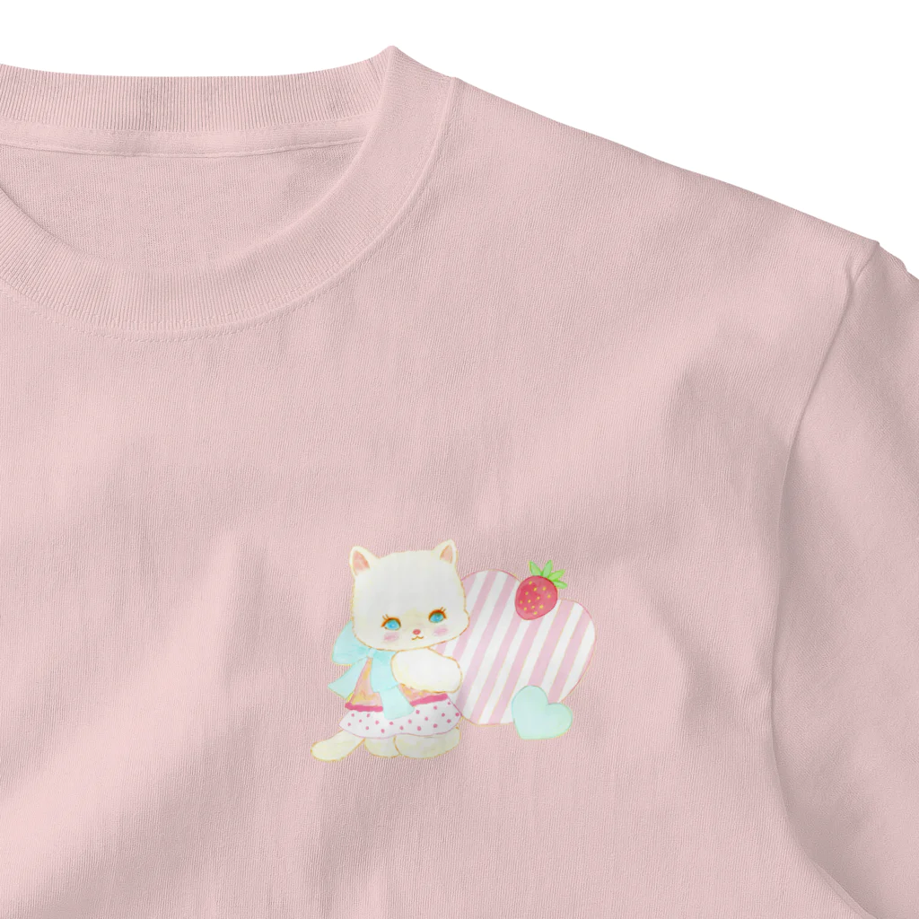  Marilyn♥︎Art Collectionのstrawberry heart cat ワンポイントTシャツ