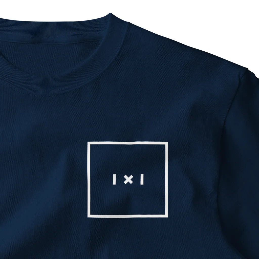 伊勢守 isenokami  剣道 x 日常  kendo inspired.の剣道　試合場デザインBoldタイプ ワンポイントTシャツ