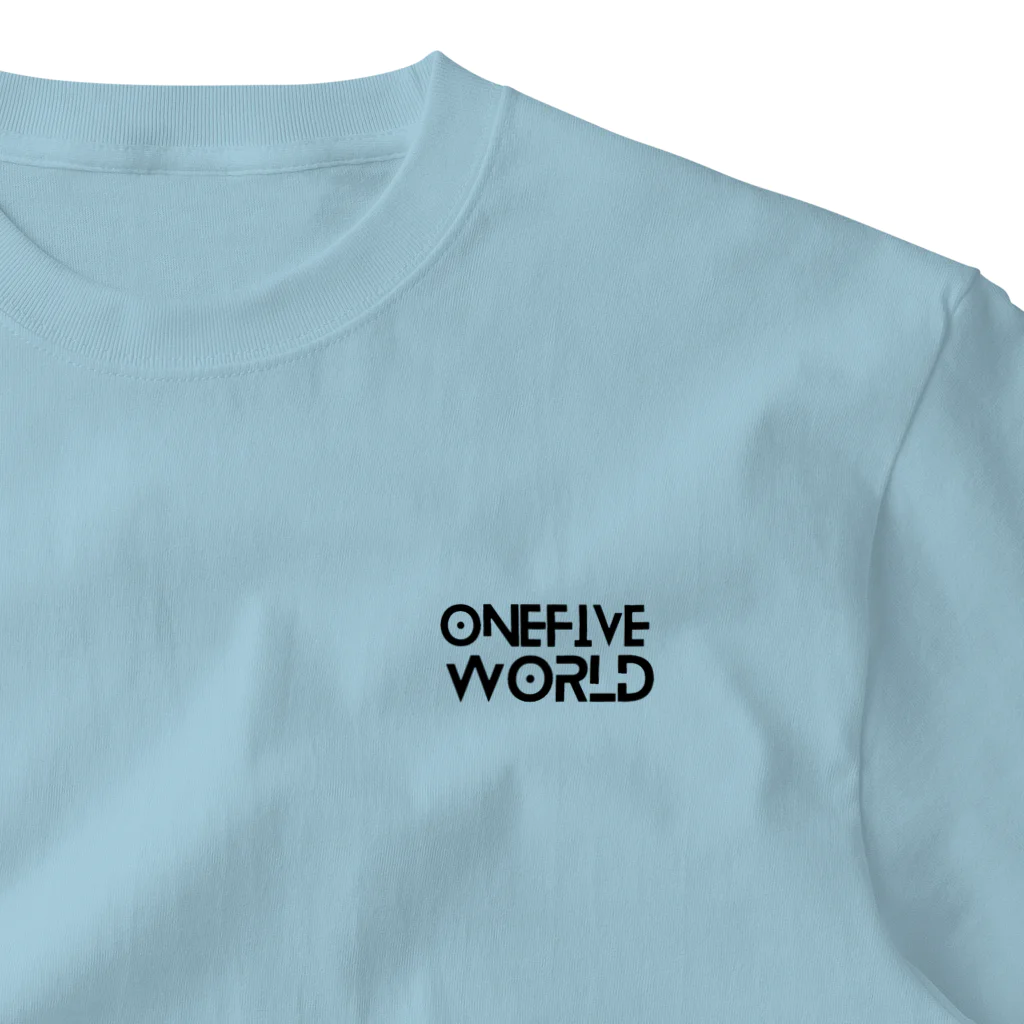 ONE FIVE WORLDの“ONE FIVE WORLD 03” ロゴ小 ワンポイントTシャツ