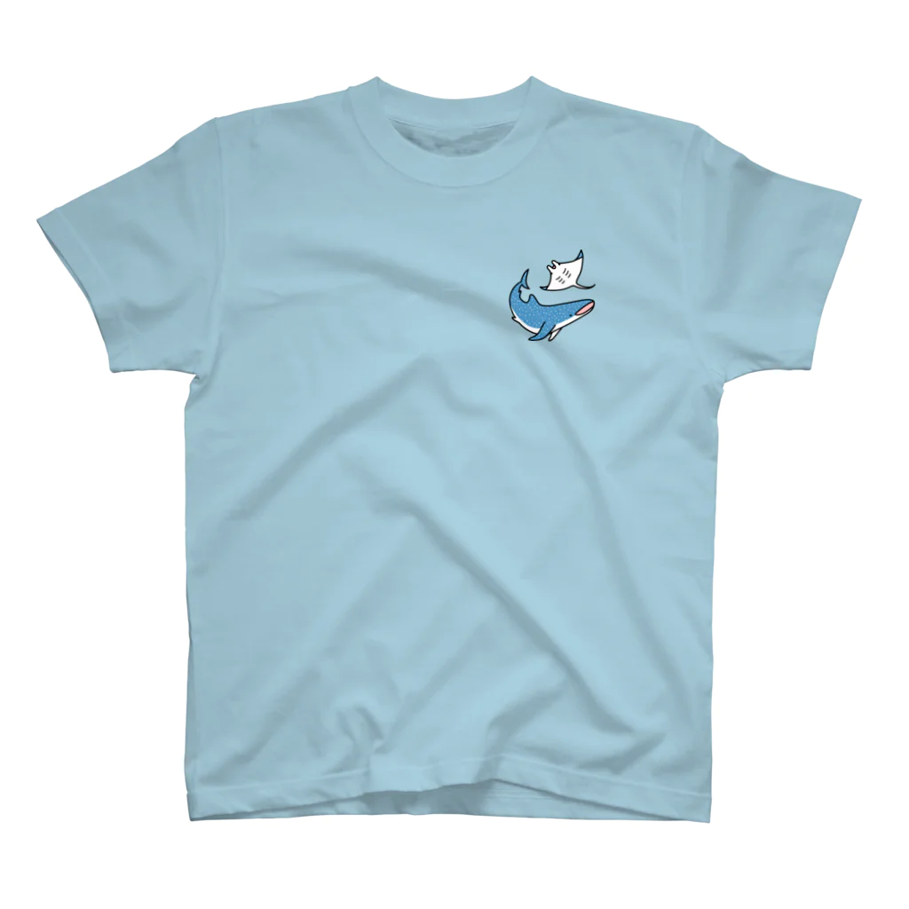 QROOVYのJINBEI MEETS MANTA（ジンベエザメとマンタ）（文字無し） ワンポイントTシャツ