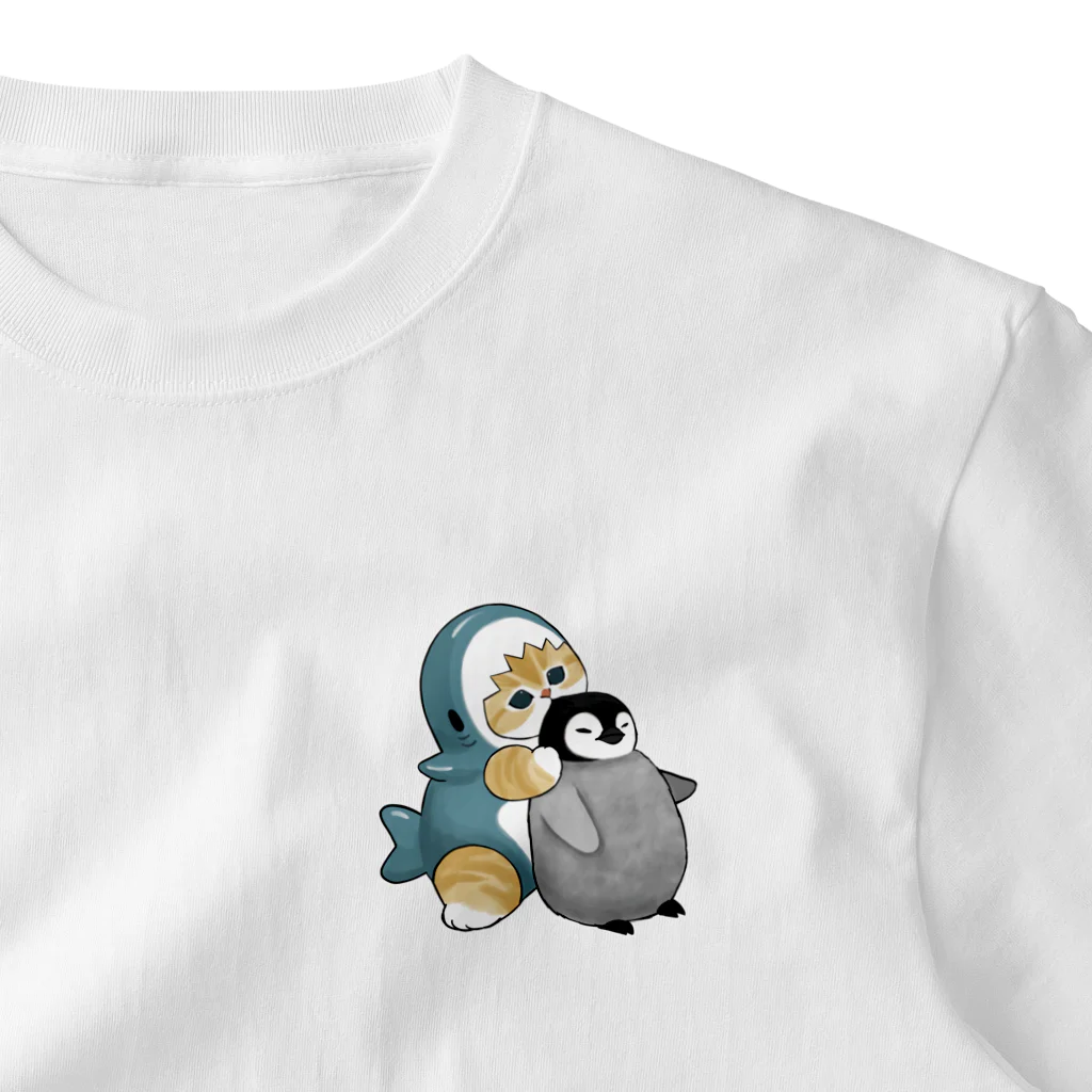 mofusandのサメにゃんペンギン吸い ワンポイントTシャツ