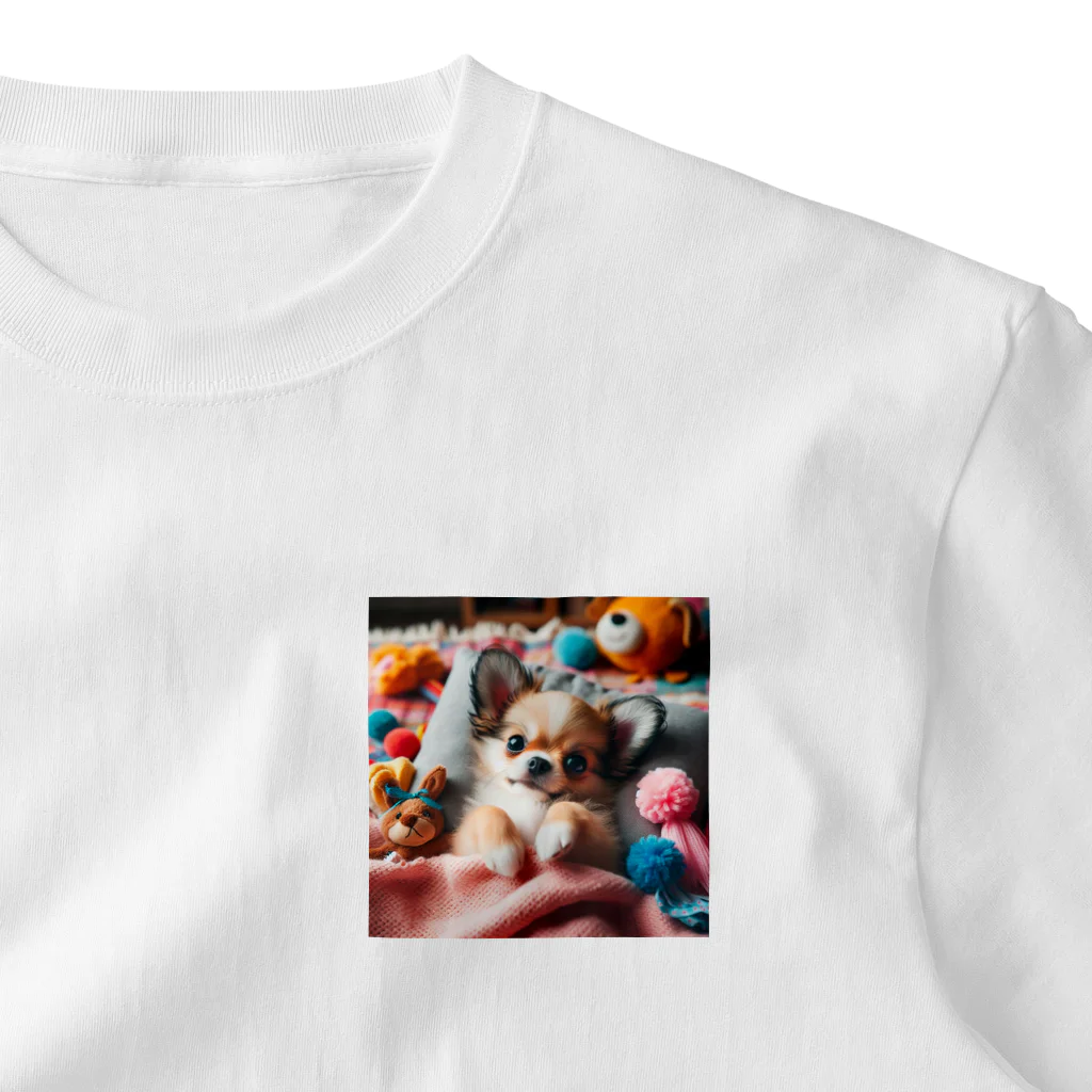 シュシュの部屋のベッドのチワワ （犬、わんちゃん） One Point T-Shirt