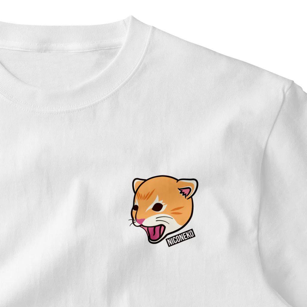 にこねこ【保護猫の保育園】の茶トラ猫　ワンポイントTシャツ ワンポイントTシャツ