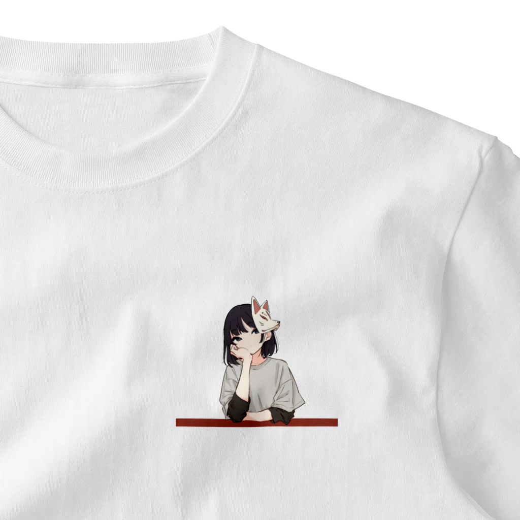 キツネビの肘つき狐面少女 ワンポイントTシャツ