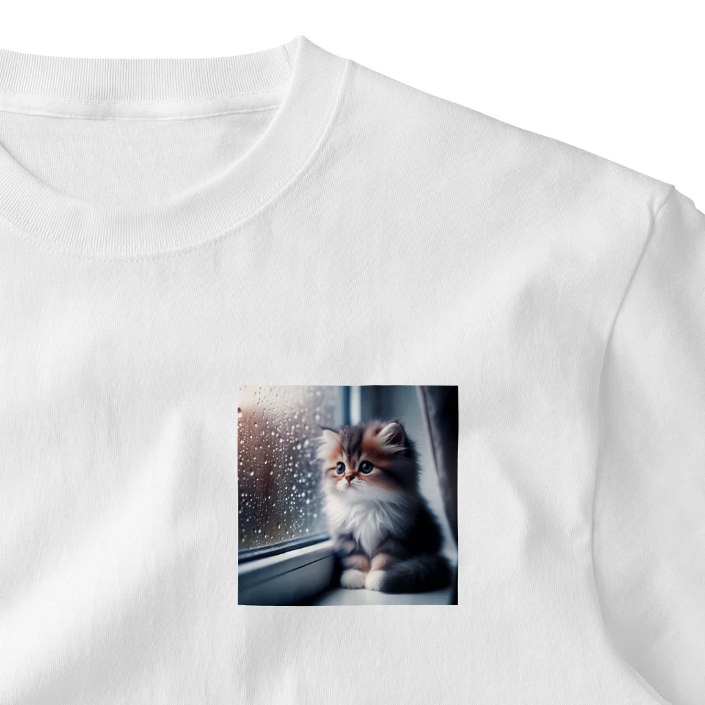 39キリリンの外を見ている子猫 One Point T-Shirt