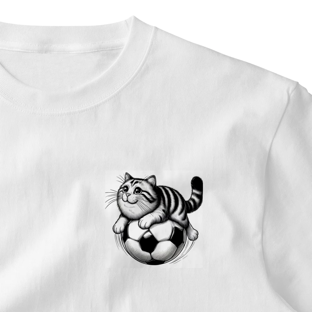 ボールボーイのまる猫サッカーボール乗り One Point T-Shirt
