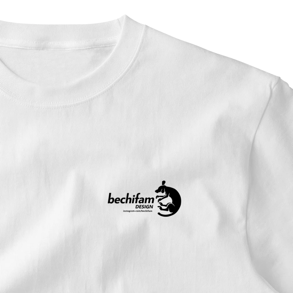 bechifam SHOPのbechifam DESIGN 【original LOGO】 Black One Point T-Shirt