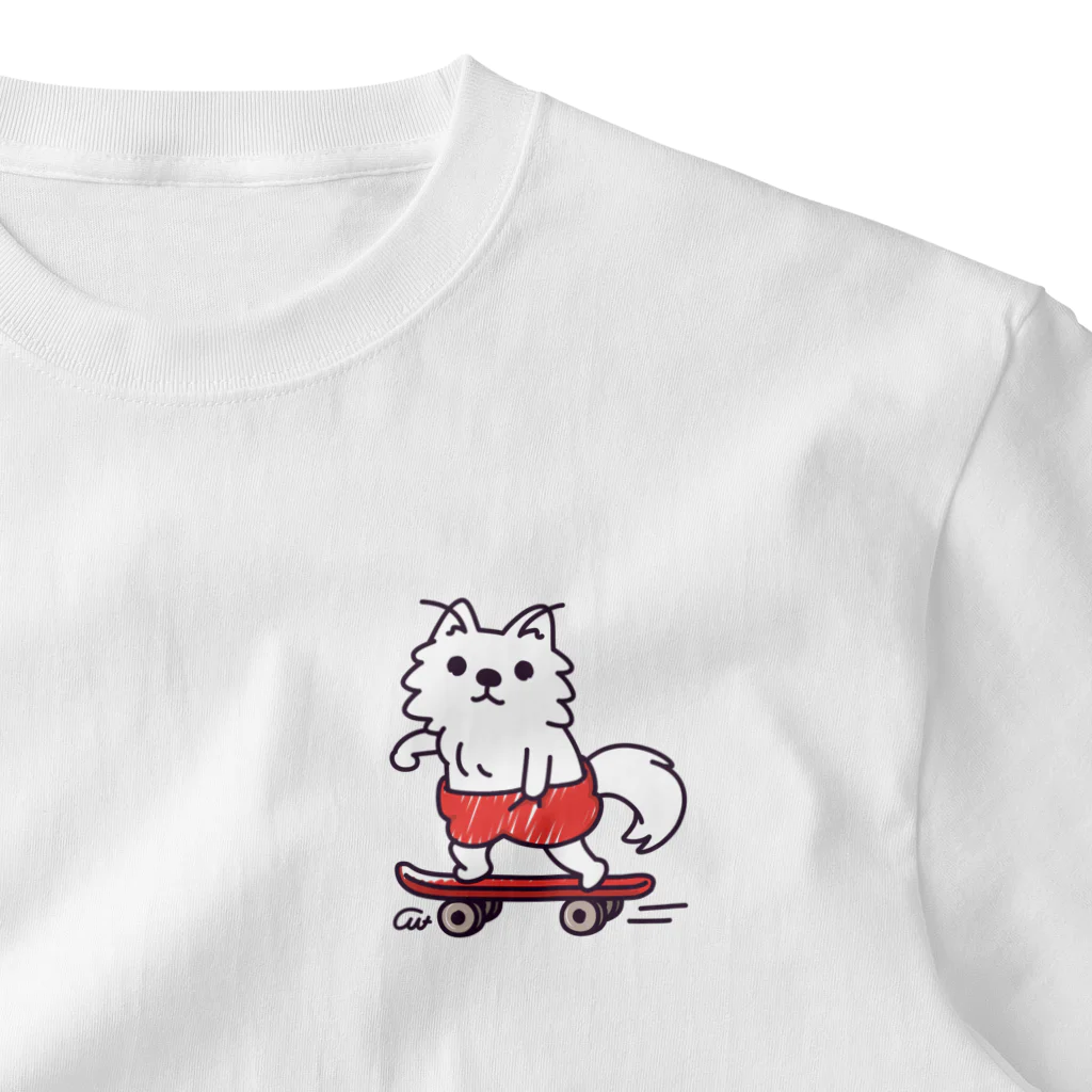 イラスト MONYAAT の赤ぱんポメラのスケボー ワンポイントTシャツ