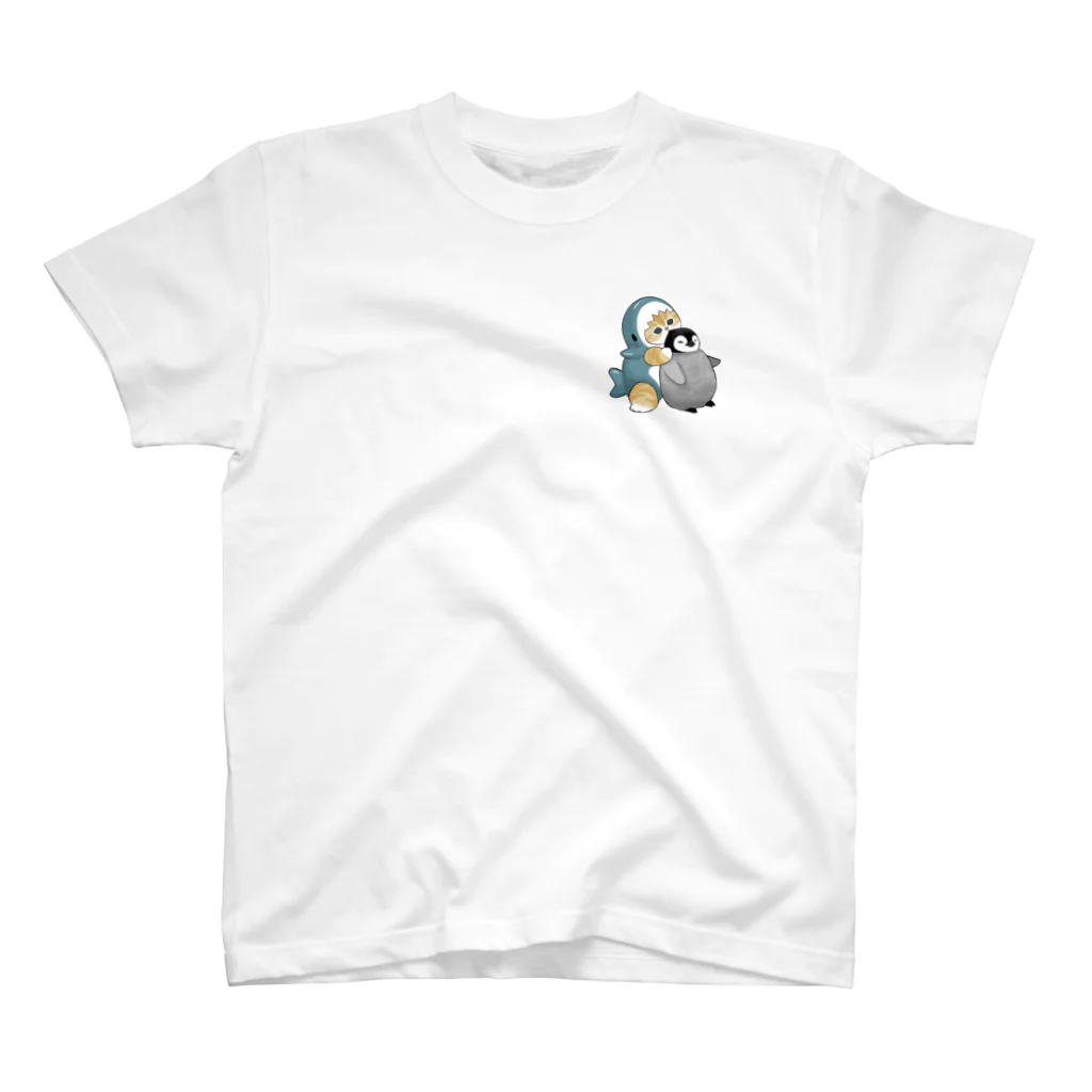 mofusandのサメにゃんペンギン吸い ワンポイントTシャツ