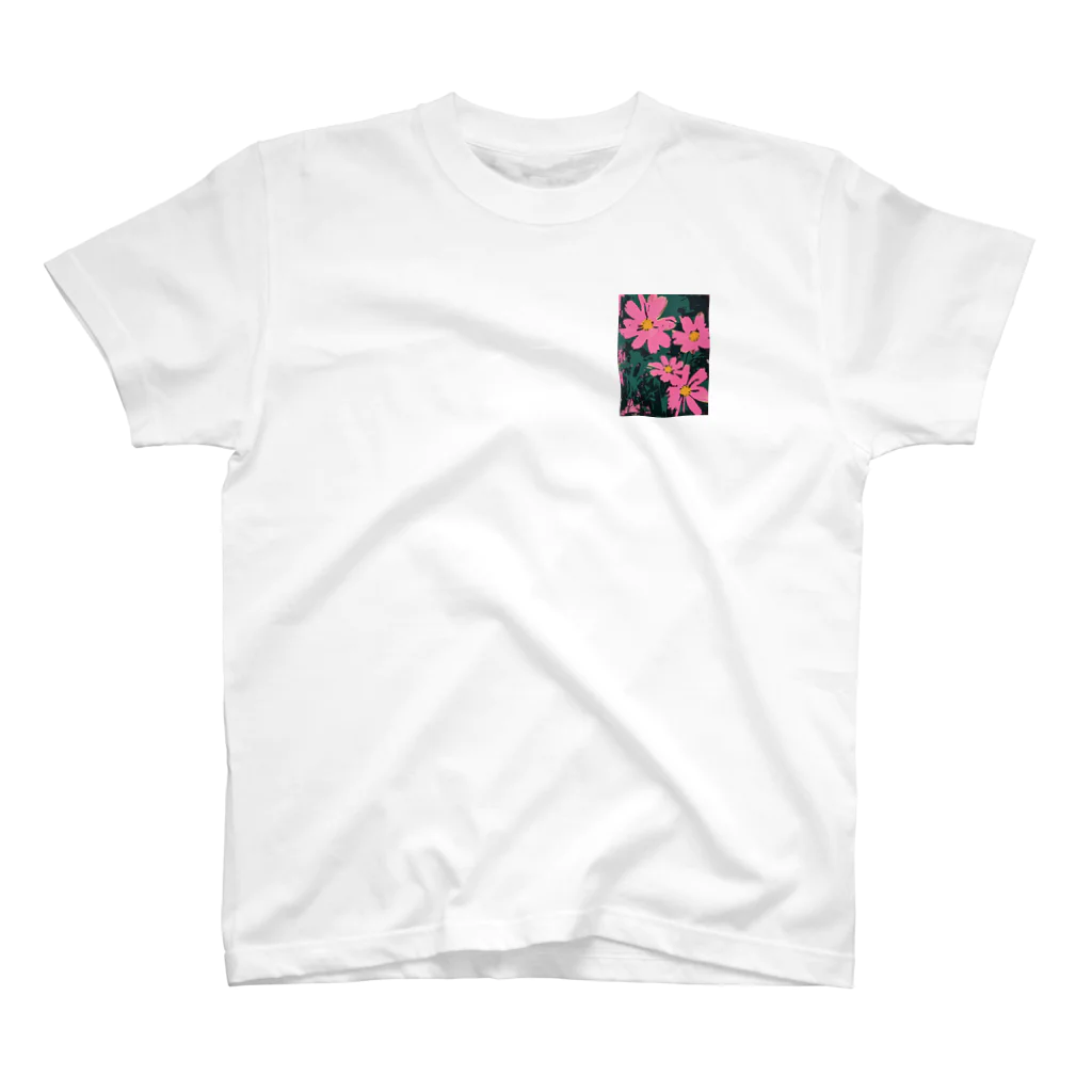 Q_kyuのPINK FLOWERS with Dark Background ワンポイントTシャツ