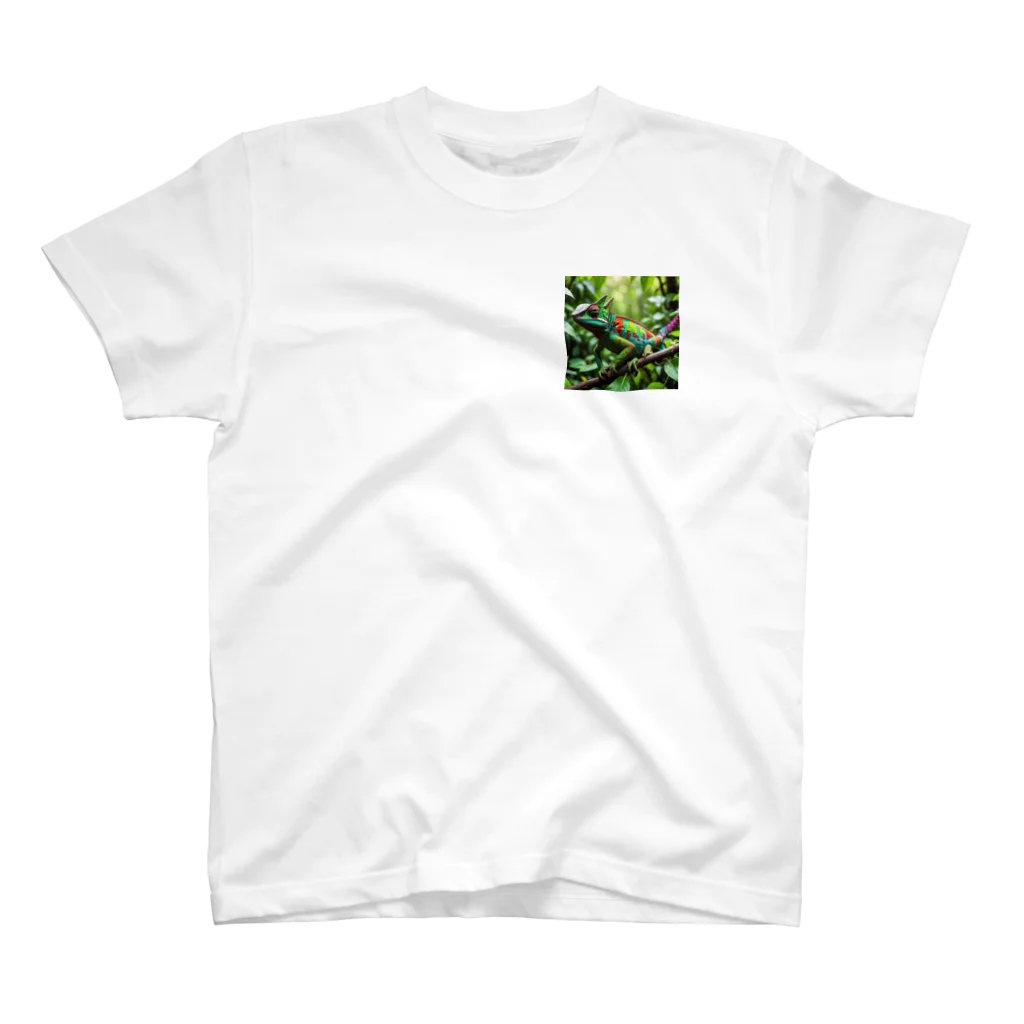 snow-birdの色彩豊かなカメレオンのジャングルの姿 One Point T-Shirt
