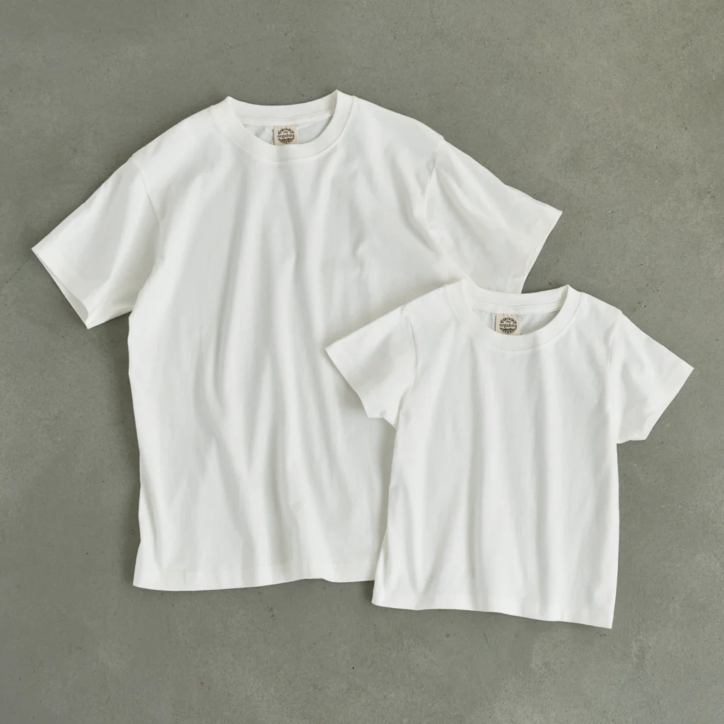 kikiのcloud,sun,moon Organic Cotton T-Shirt is only available in natural colors and in kids sizes up to XXL