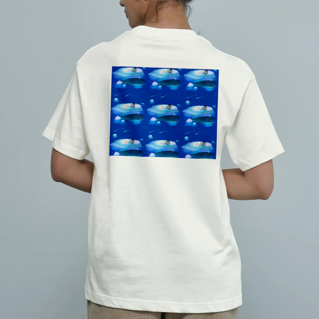 NORIMA'S SHOP の漂流した氷の上でクジラを眺めるしろくまくんとペンギンちゃん Organic Cotton T-Shirt