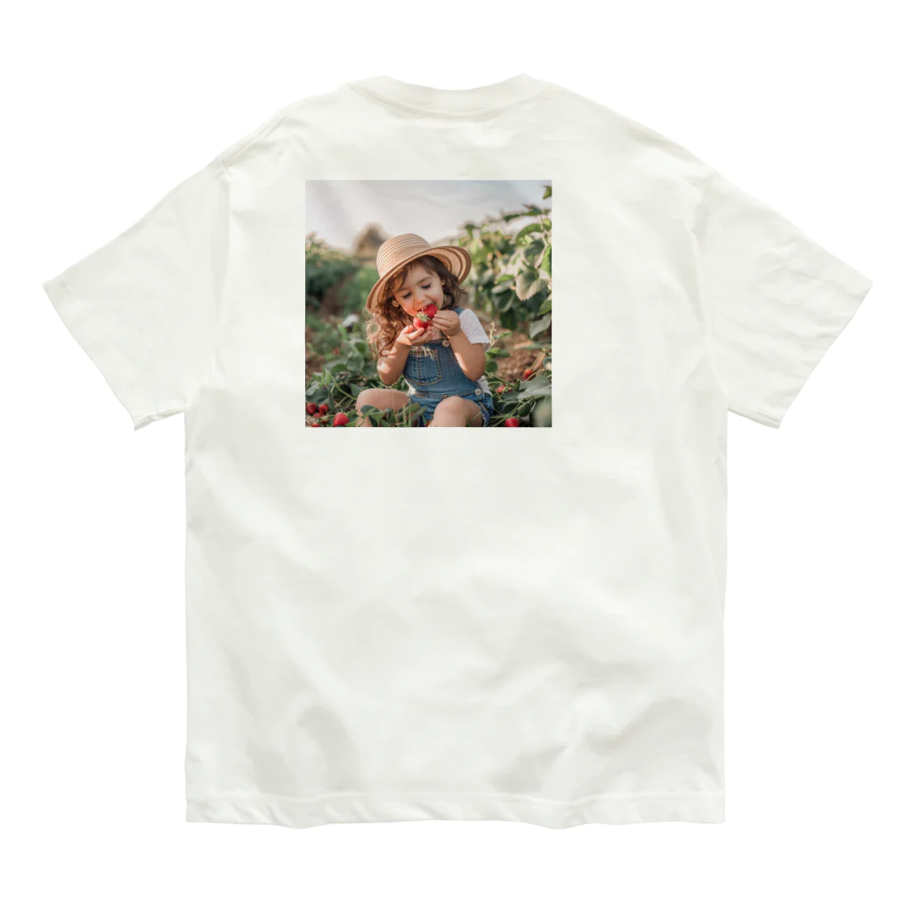 AQUAMETAVERSEの苺狩りで口にほうばんでいる女の子　ラフルール　1859 Organic Cotton T-Shirt