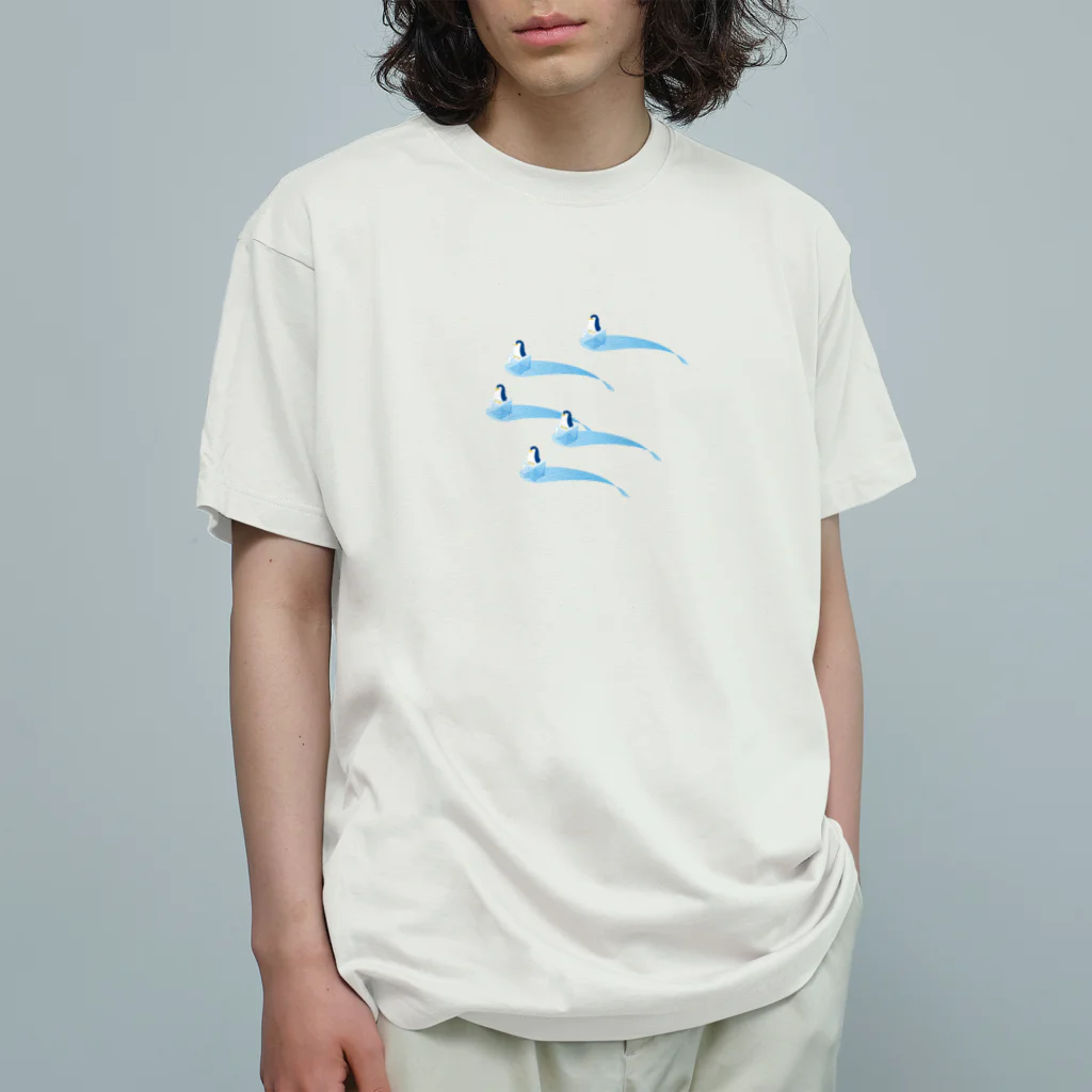雑貨屋きゅう＠suzuri支店の氷とペンギン（5羽） Organic Cotton T-Shirt