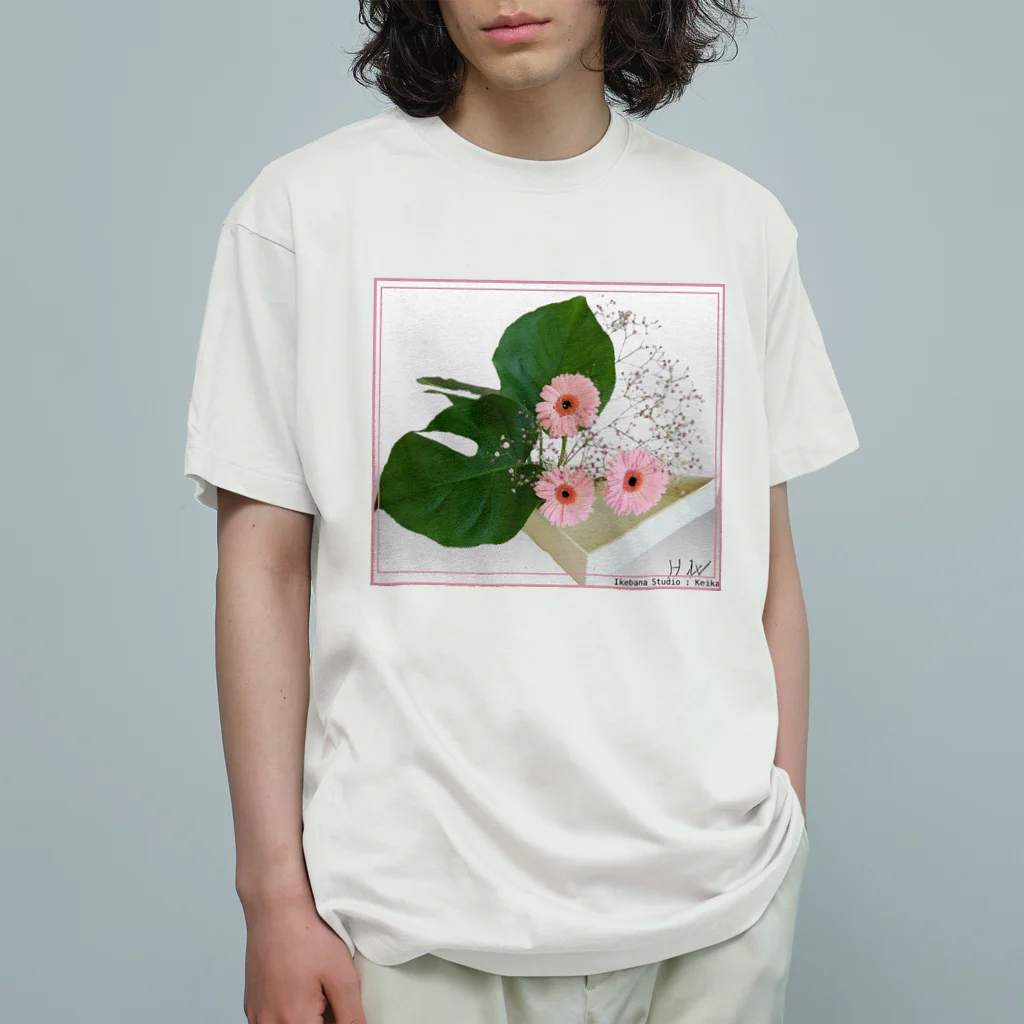 Keika-IkebanastudioのGerbera in Pond - Ikebana Studio : Keika Organic Cotton T-Shirt