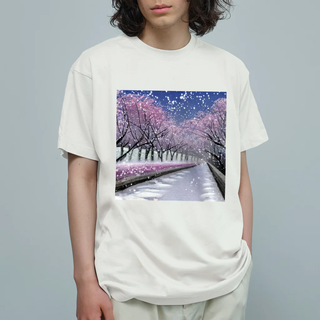 Yossy's Item Factoryの夜の桜並木に雪 Organic Cotton T-Shirt