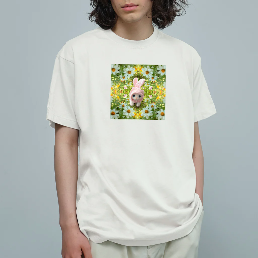 ❀おちゃめの部屋❀の草原をお散歩するミルキーちゃん☆ Organic Cotton T-Shirt