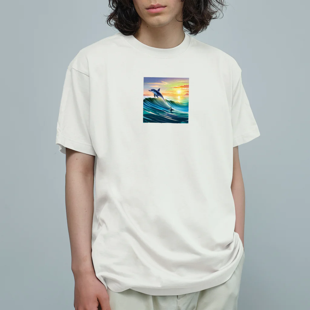 itacyoko(AIイラスト屋)の夕暮れで飛ぶイルカ オーガニックコットンTシャツ