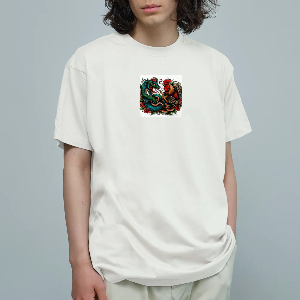 mitsu_tattooの鶏と蛇の喧嘩 オーガニックコットンTシャツ