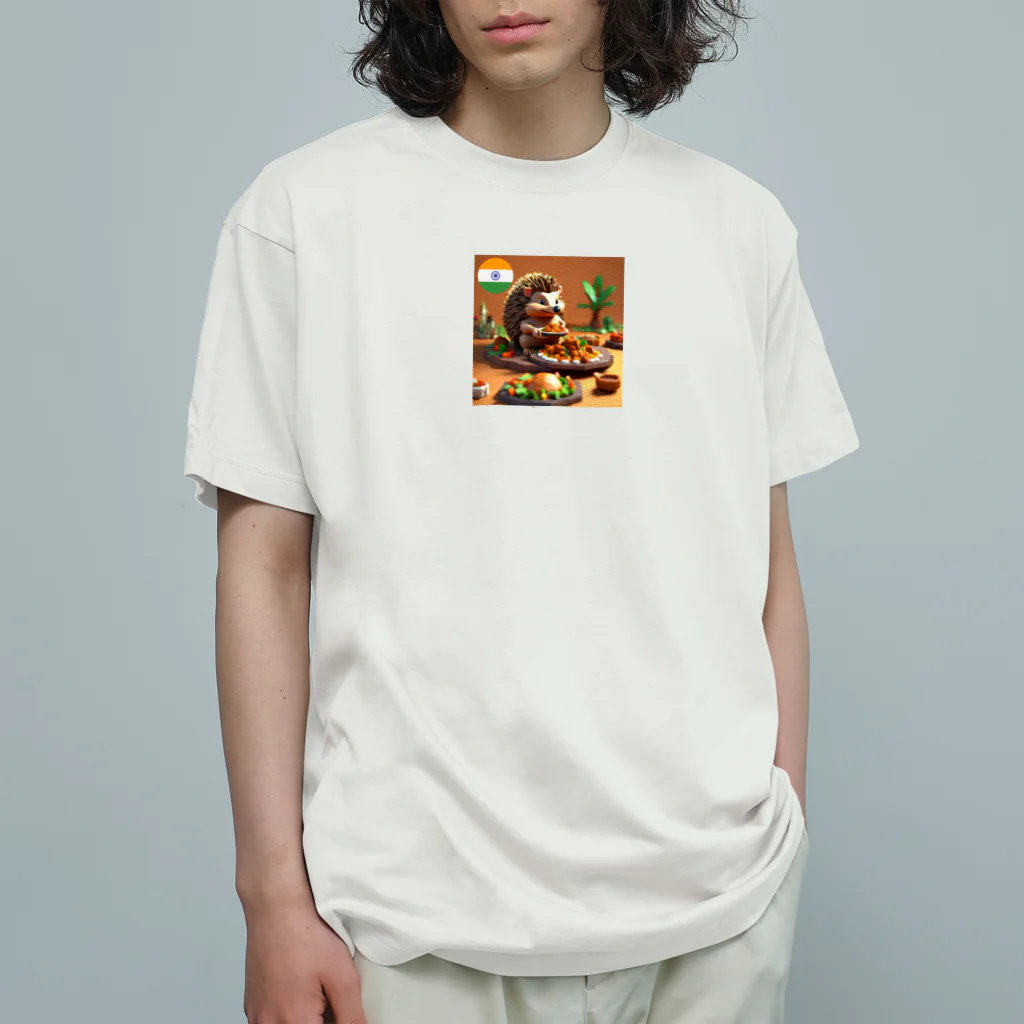 AYA_KARDASHIANのインドでチキンティッカマサラを食べているハリネズミ Organic Cotton T-Shirt