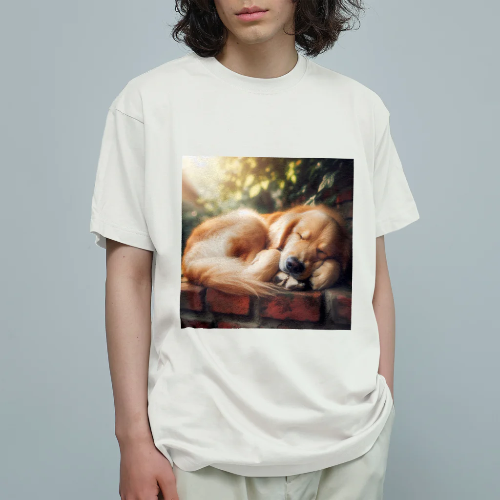 Ykhsの犬がぐっすり眠っている姿、超キュート！🐶💤 Organic Cotton T-Shirt