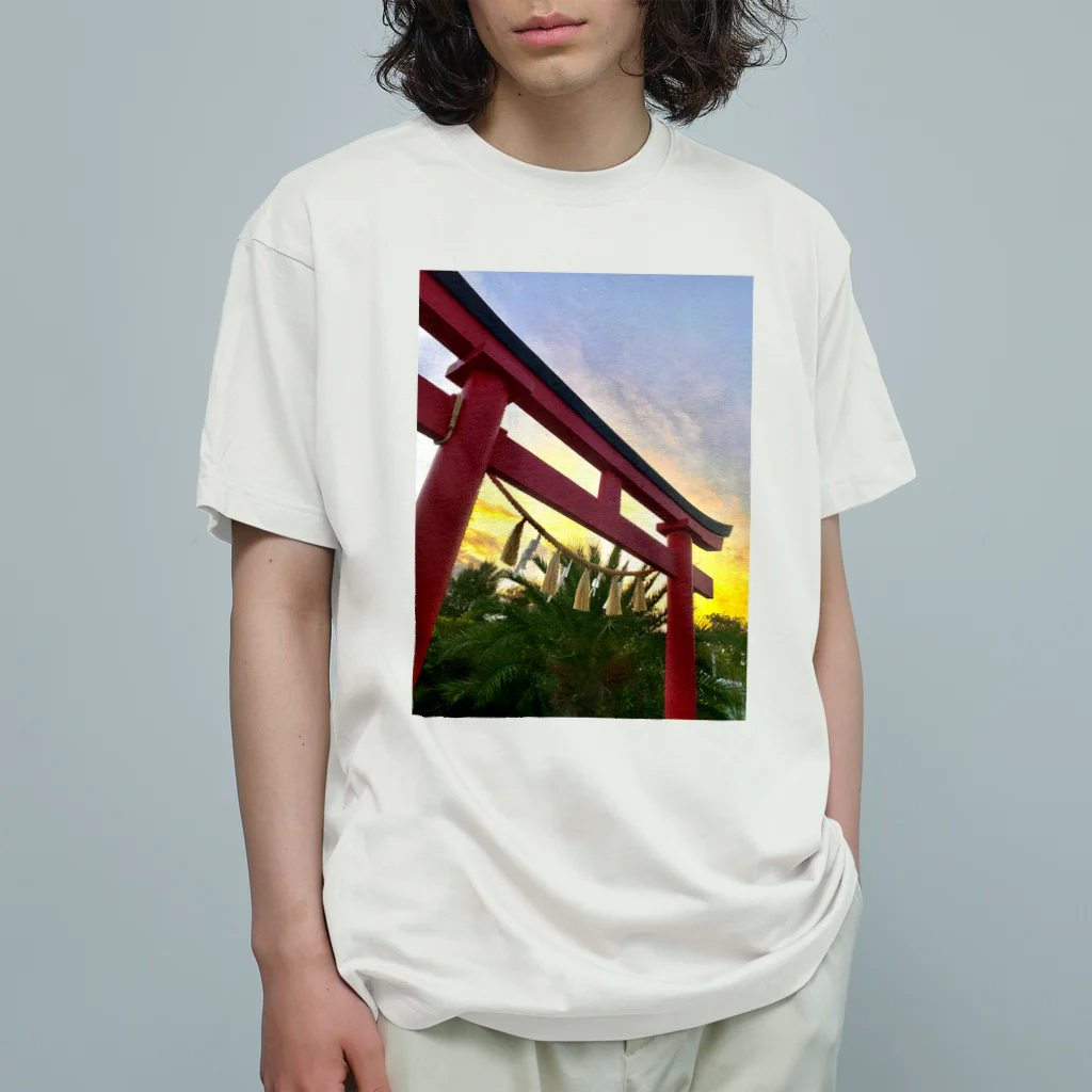 kayuuの夕陽に映える紅色の鳥居 Organic Cotton T-Shirt