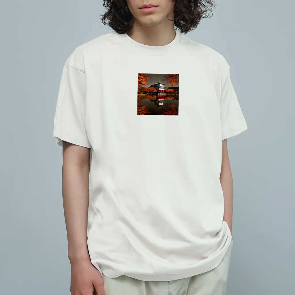 yohiti193の池に映る日本の歴史的建造物と紅葉 Organic Cotton T-Shirt