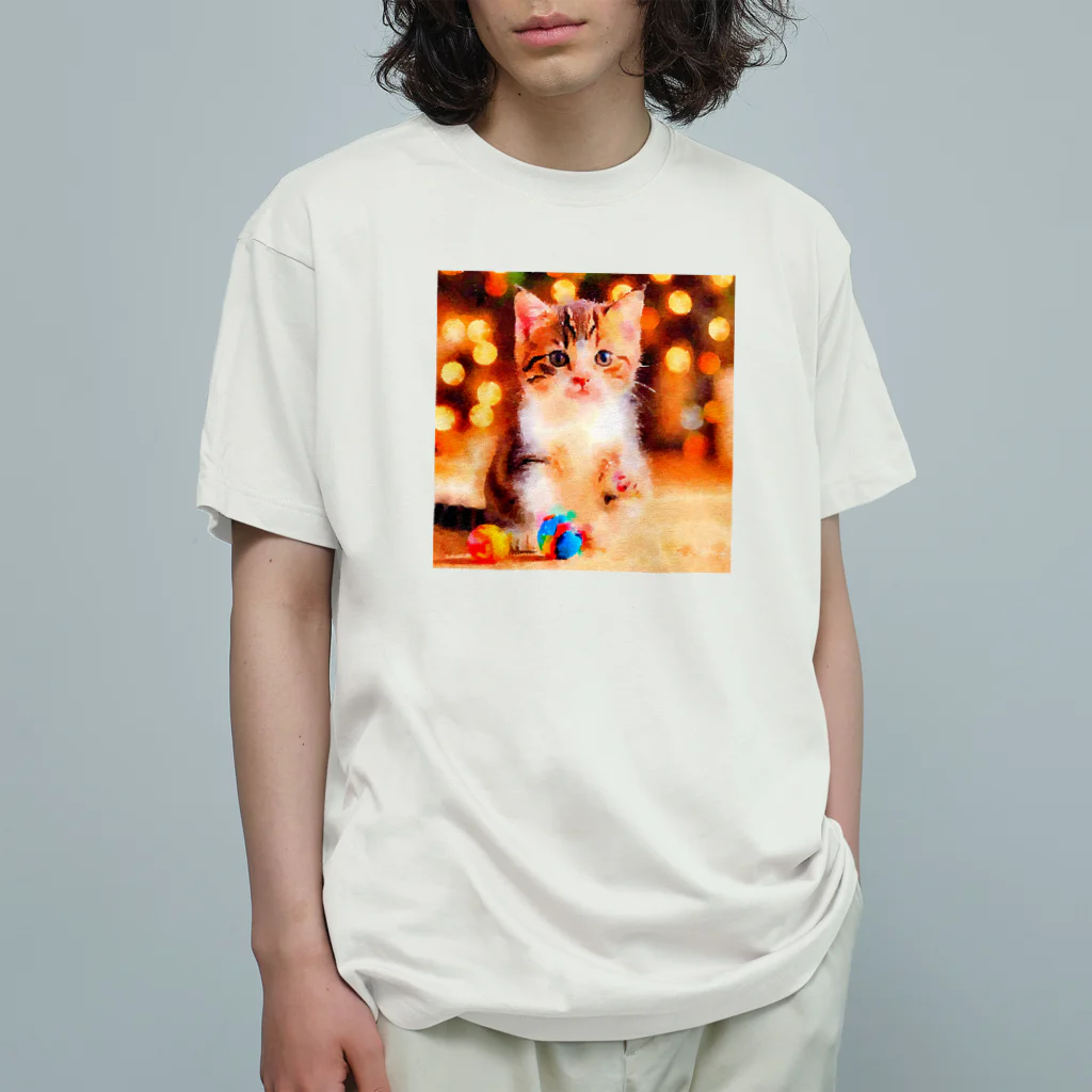 猫好きの谷の猫の水彩画/キジシロねこのイラスト/おもちゃで遊ぶキジ白ネコ オーガニックコットンTシャツ