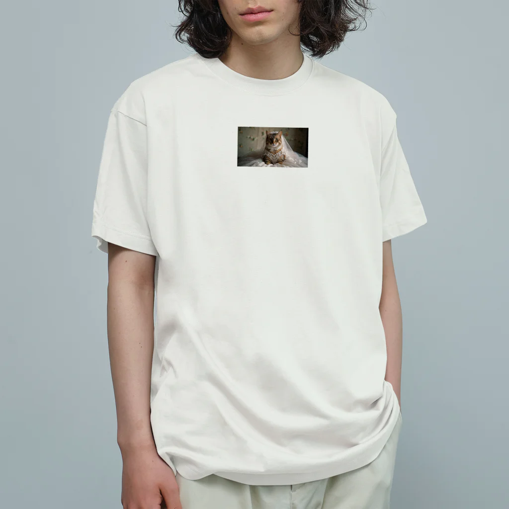 ADOのウエディングドレスを着た猫 Organic Cotton T-Shirt